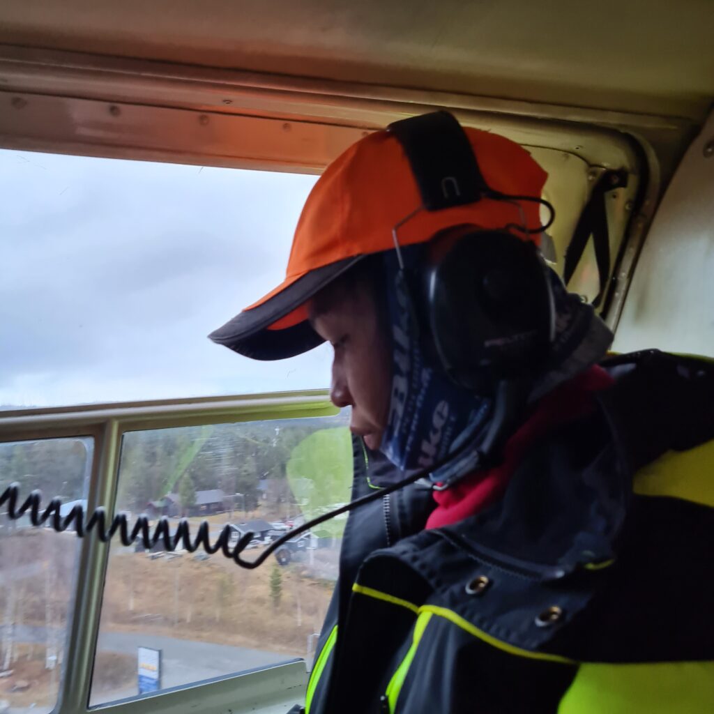 Helikopter transport ut till naturreservatet.